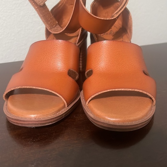 ZODIAC Women's Ida Block Heeled Sandal ankle strap cognac brown size 6 M - Picture 3 of 12